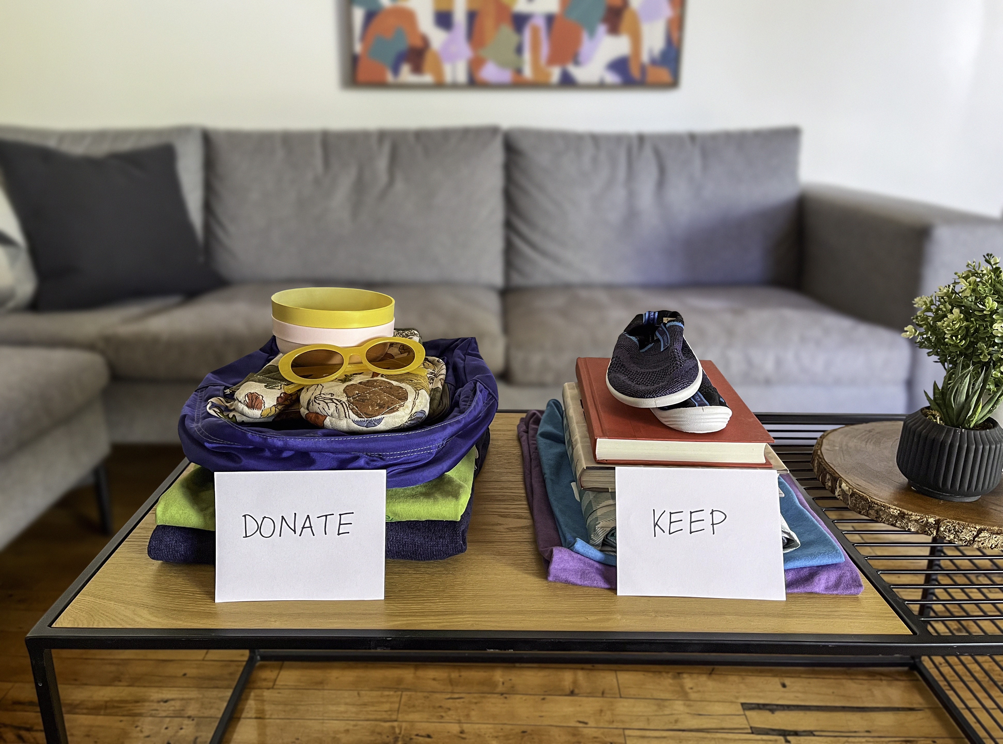 Items separated by "toss" and "keep" labels on a coffee table